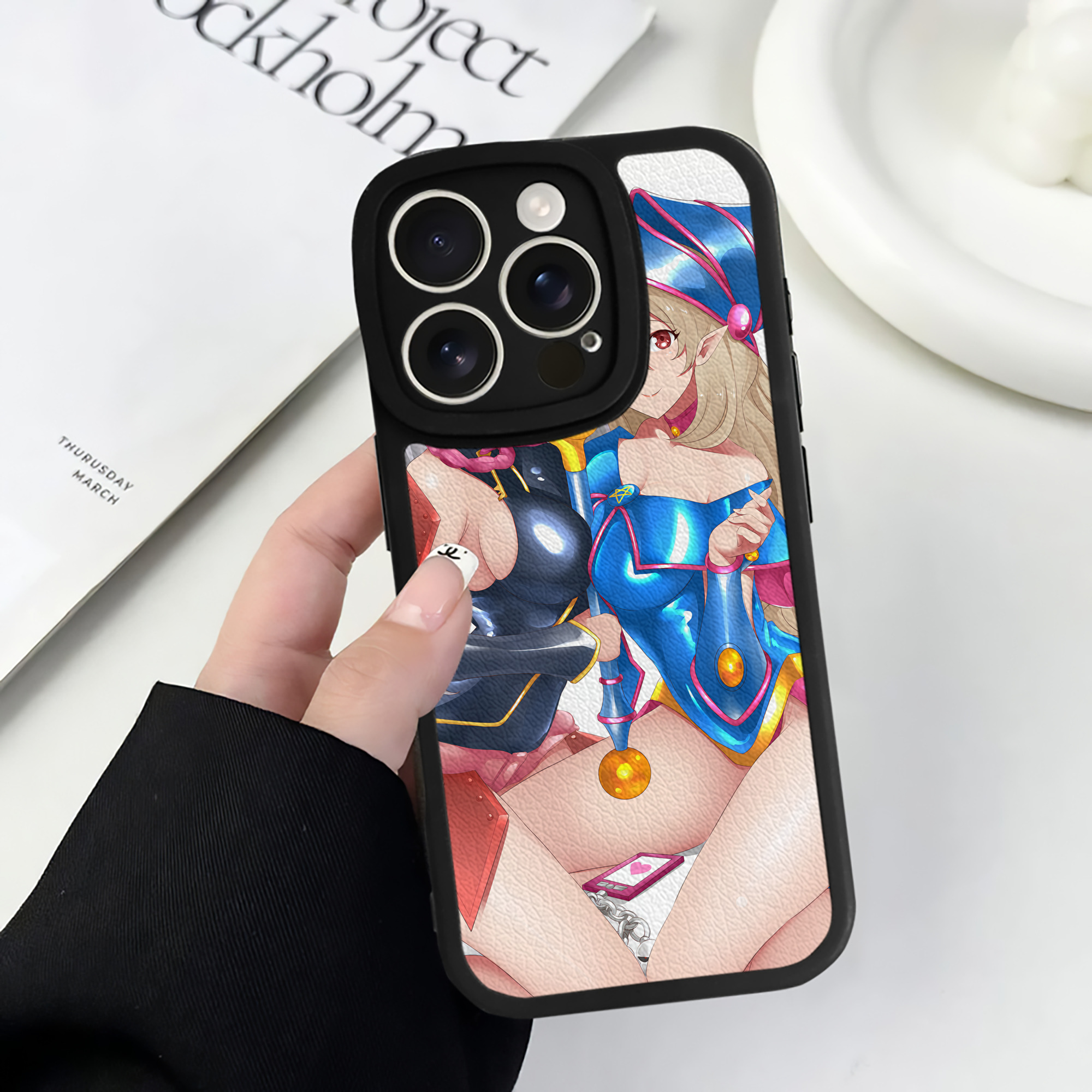 （画像用） 遊☆戯☆王 Yu-Gi-Oh! 【iPhone 16シリーズ対応】シリコンスマホケース（レザー調） 材質：シリコン